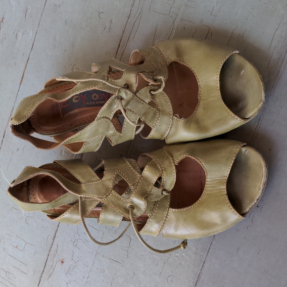 Everybody by BZ Moda strappy green peep toe kitten heel sandals - Picture 8 of 8